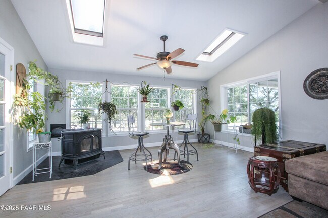 Foto del edificio - 2440 W Live Oak Dr