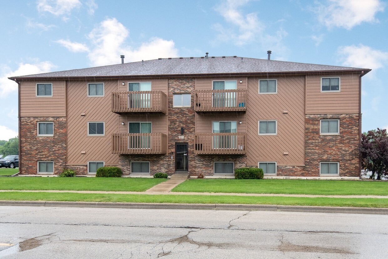 Primary Photo - 1029 Ridge Dr