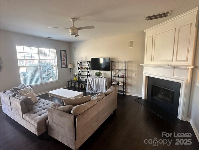 Building Photo - 3213 Mannington Dr