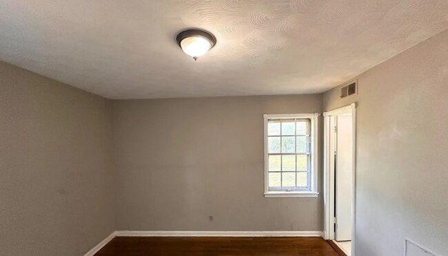 Foto del edificio - 4810 Summerlane Ave