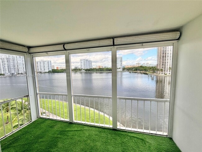 Foto del edificio - 2999 Point E Dr