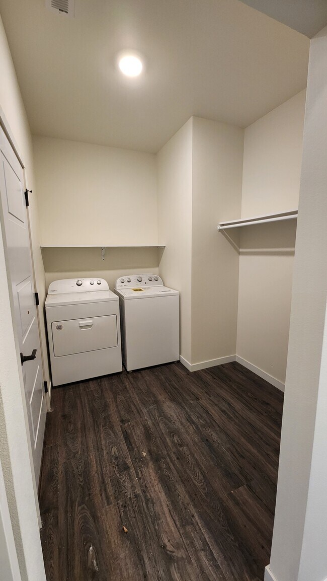 Foto del edificio - 812 7th St SW