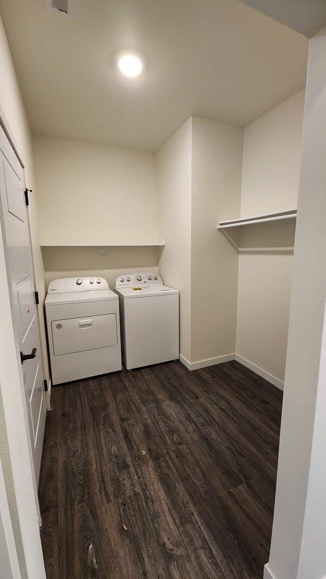 Building Photo - 812 7th St SW