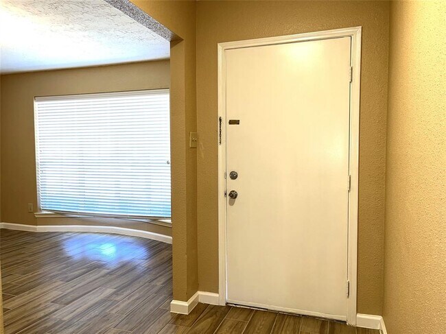 Building Photo - 2218 Windy Meadow Dr