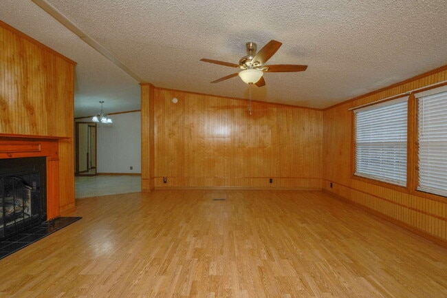 Building Photo - 704 King Rd