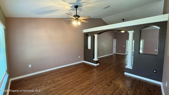 Building Photo - 10 Bellis Ct