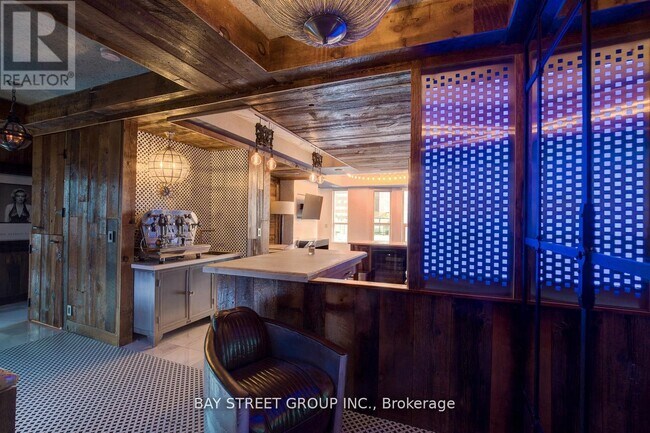 Building Photo - 68 Yorkville Ave