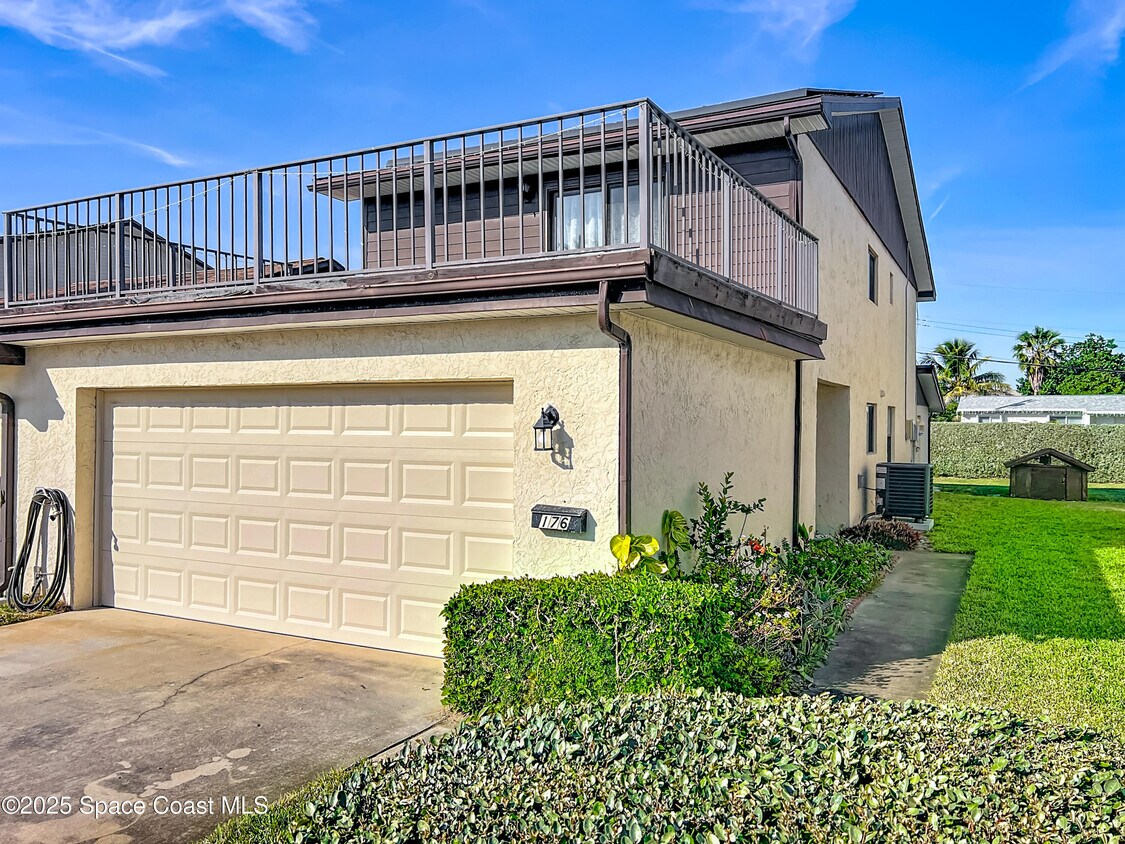Primary Photo - 176 Seawind Dr