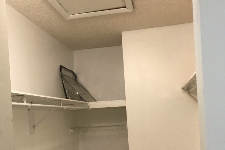 walk-in closet - 848 W 73rd Pl