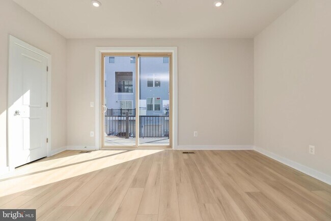 Foto del edificio - 2176 Glacier Rd