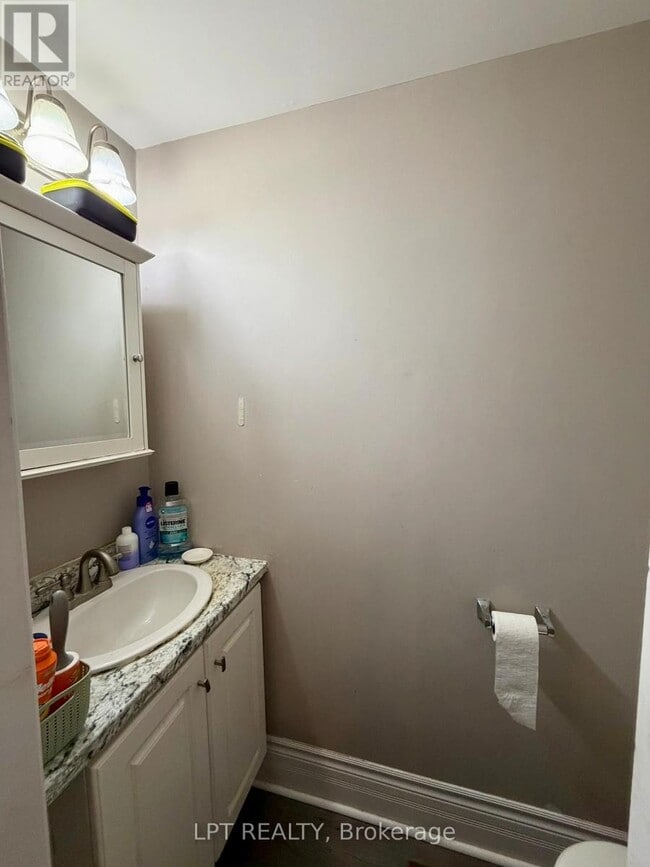 Building Photo - 342 Sunnyside Ave