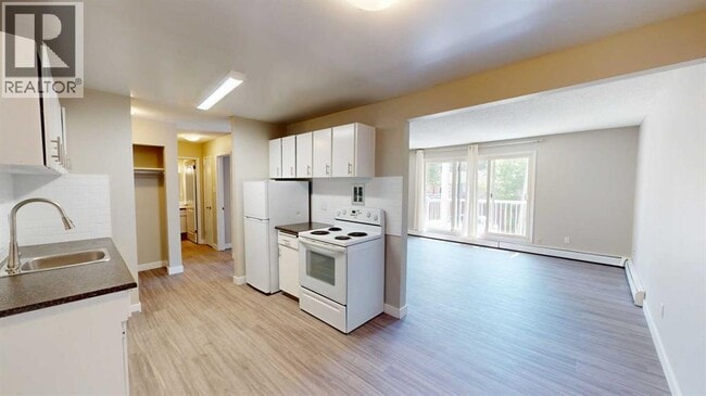 Building Photo - 9807-9108 108 Ave