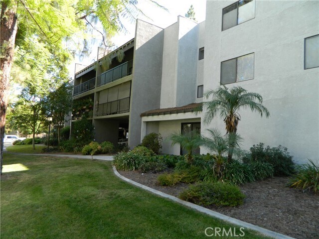 Foto principal - 242 E Fern Ave