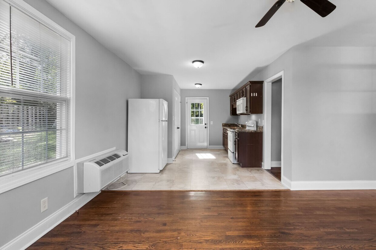 Primary Photo - 26 Maple St