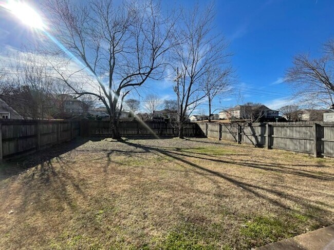 Foto del edificio - VILLAGES OF PLUM POINT, NEW FLOORS!