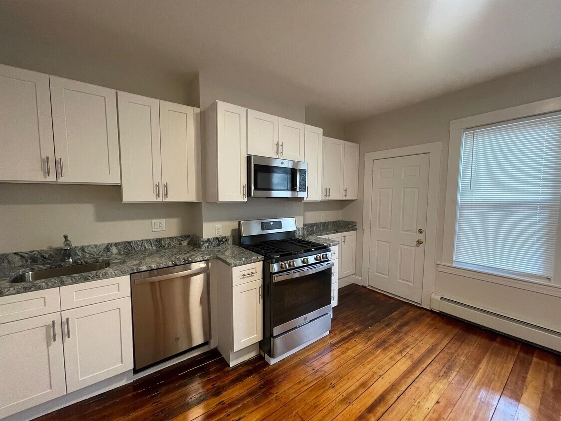 Primary Photo - 296 Hurley St