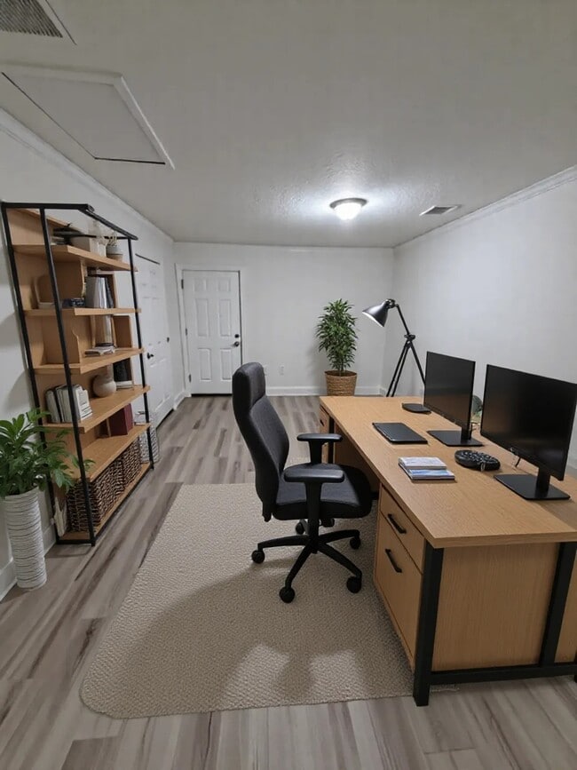 Building Photo - 5451 Oriole St