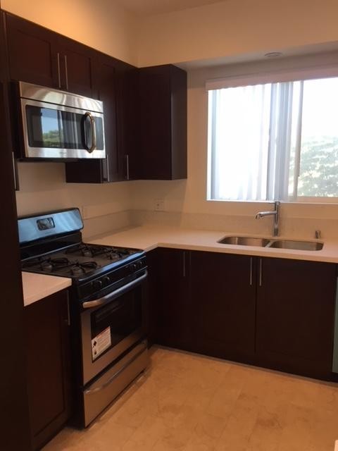 Foto del edificio - 14724 Erwin St