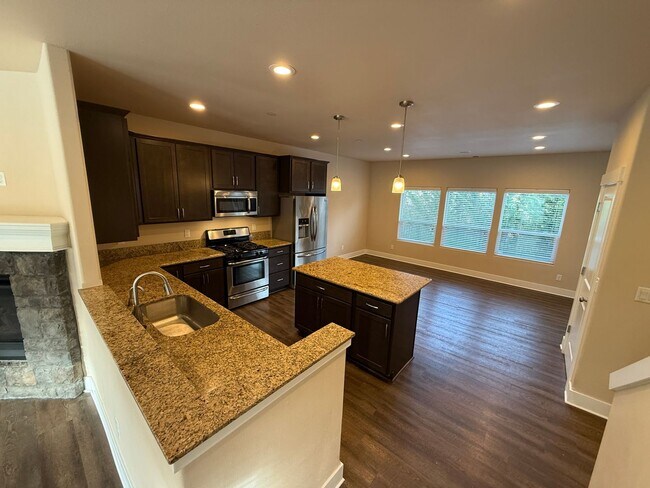 Foto del edificio - Nice 4bed/2.5 Bath Home, Gas Range