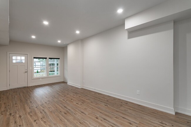 Foto del edificio - 468-470-470 E 2nd Ave