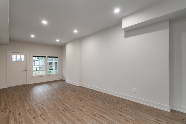 Foto del edificio - 468-470 E. 2nd Ave