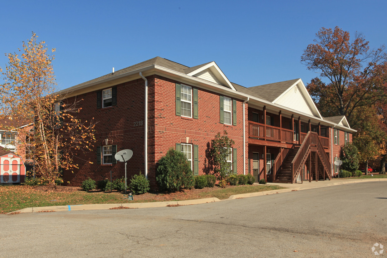 Primary Photo - Old Bardstown Court Apartments