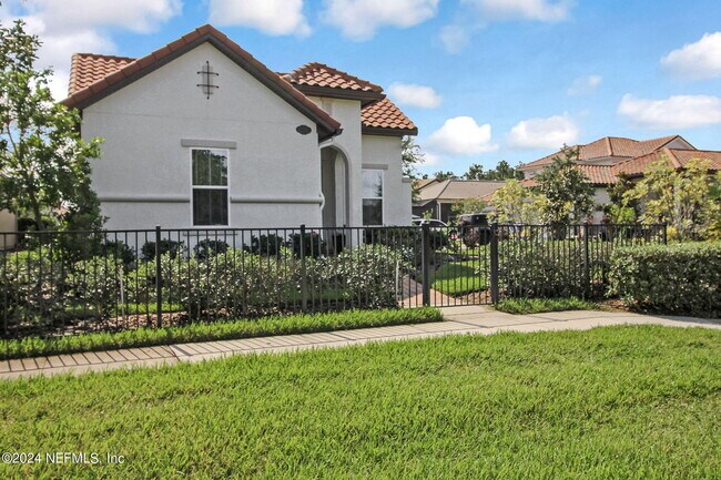 Foto del edificio - 596 Town Plaza Ave