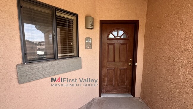 Building Photo - 2 Bedrooms, 2 Baths