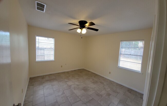 Building Photo - 118 Juniper Dr