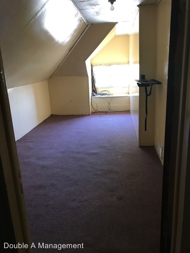 Foto del edificio - 4 br, 1 bath House - 527 Center St
