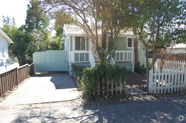 Building Photo - 8395 Grape Ave