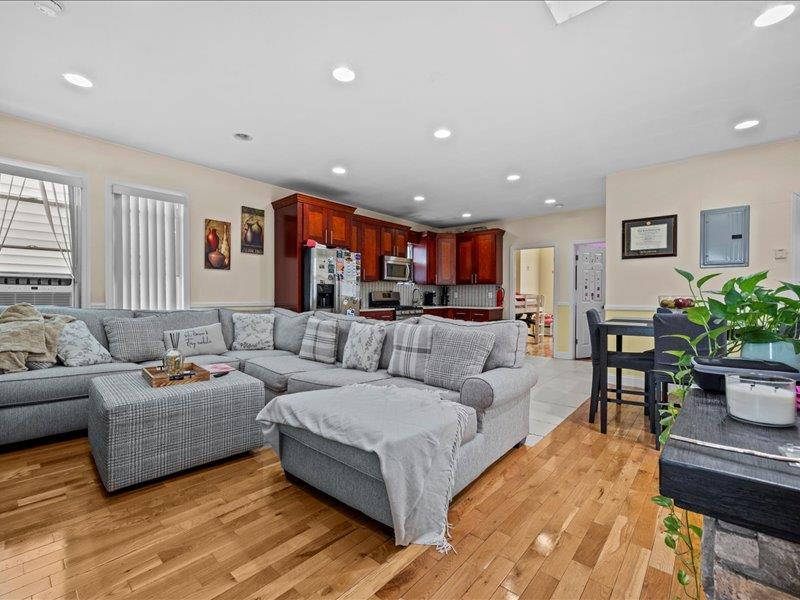 Foto principal - 2169 Belmont Ave