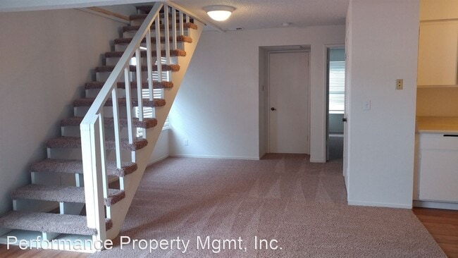 Building Photo - 3 br, 1 bath House - 76 W. Sierra Ave #108
