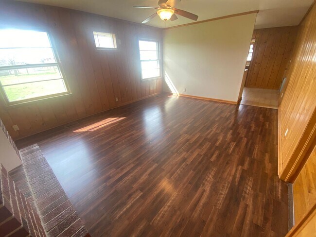 Foto del edificio - 404 Vosswood Dr