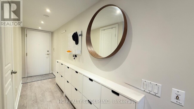 Building Photo - 5-15 Northtown Way