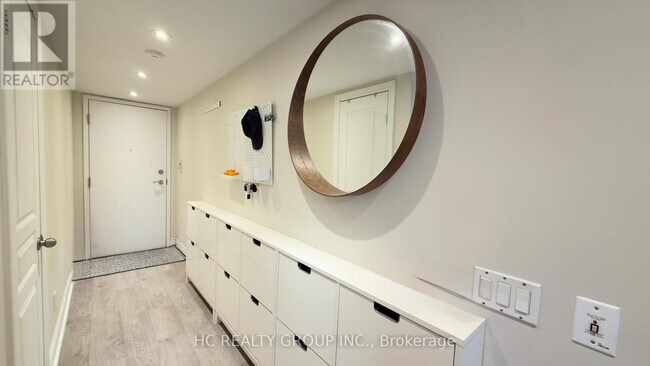 Photo du bâtiment - 5-15 Northtown Way