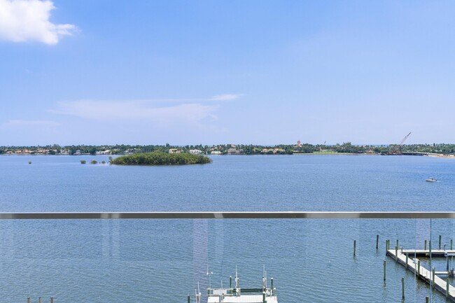 Building Photo - 3611 S Flagler Dr