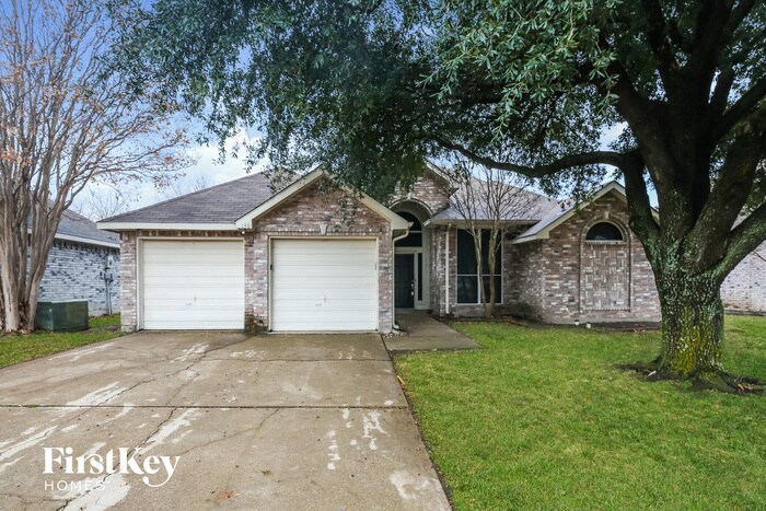 Primary Photo - 136 Woodcreek Dr