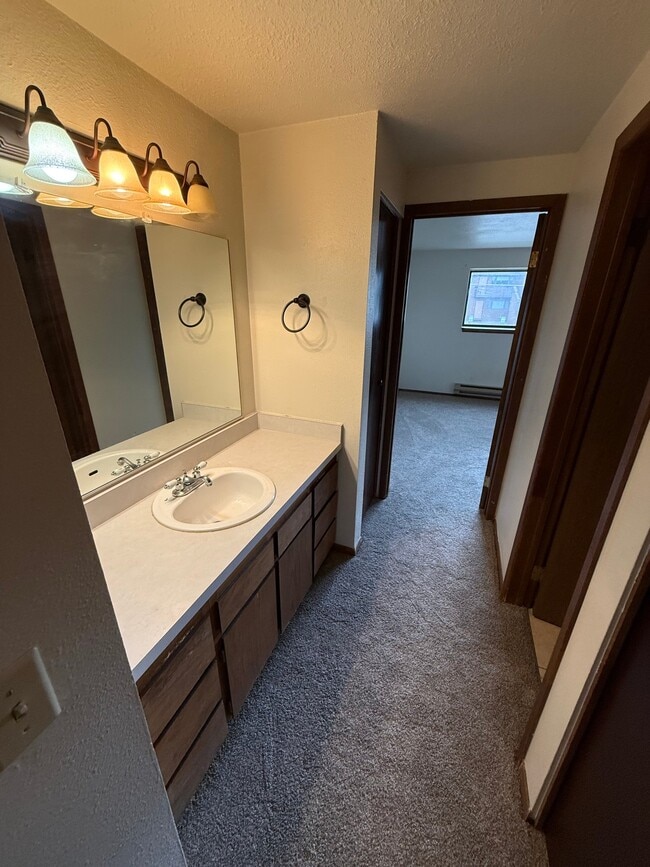Building Photo - 1730 Raven Cir