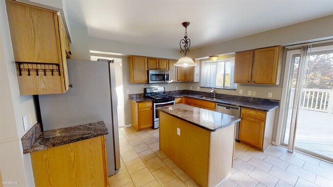 Foto del edificio - 5 br, 3.5 bath House - 3111 Tiger Lily Ct