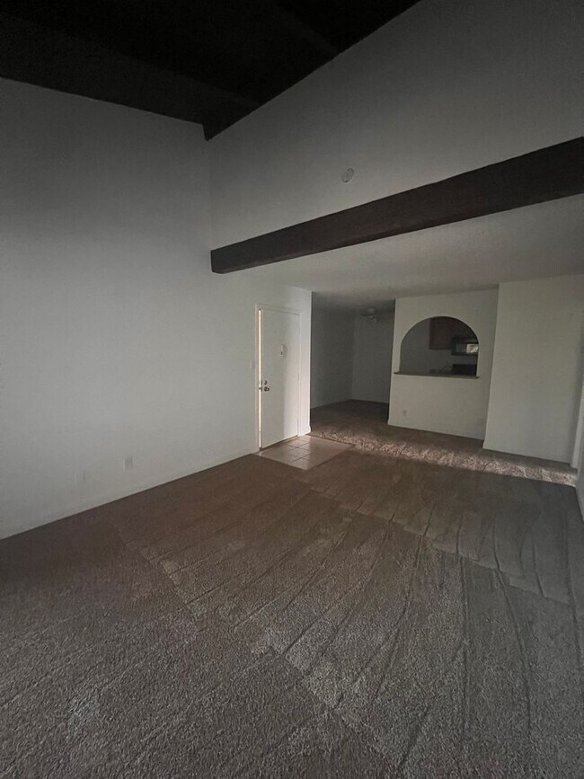 Foto del edificio - Close to UNLV, Airport, and Las Vegas Strip. GRANITE COUNTERTOPS. Comm. Pool