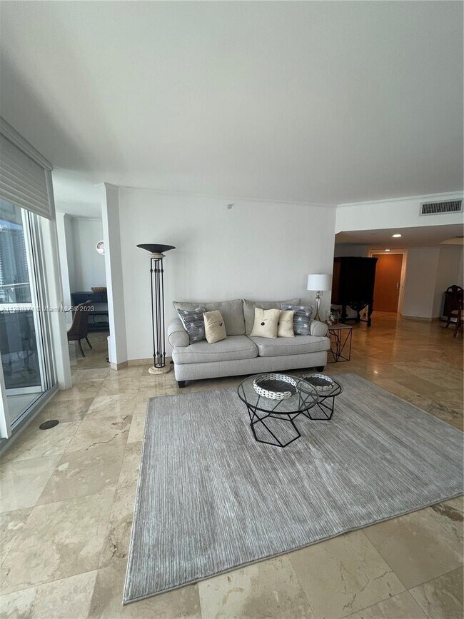 Foto del edificio - 21205 Yacht Club Dr