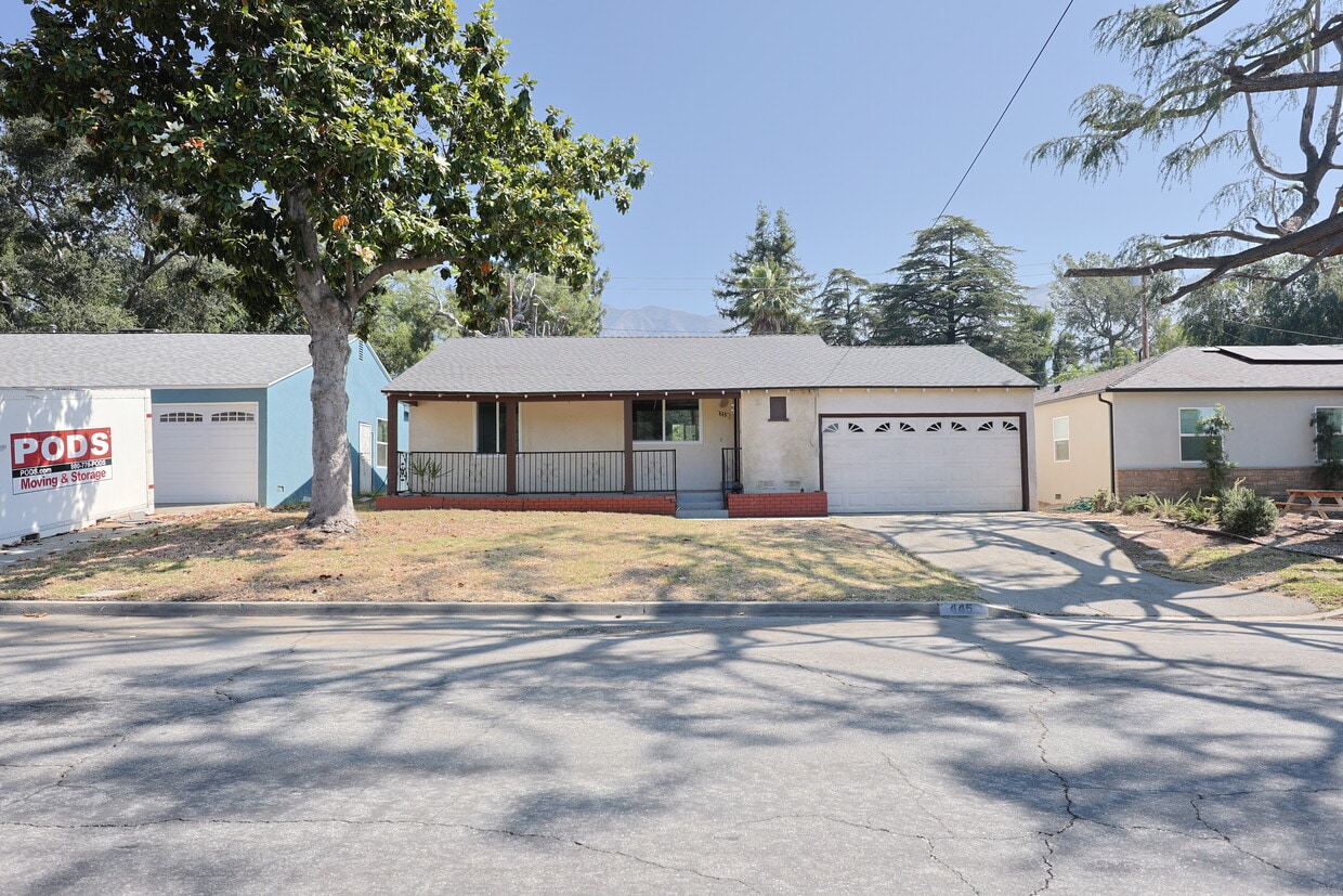 Primary Photo - 445 W Mariposa St