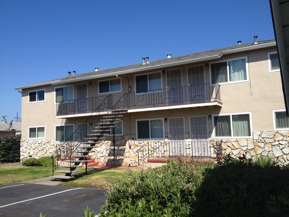 Building Photo - 2315 Marina Blvd