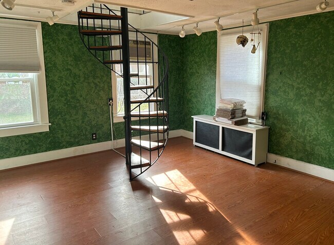 Foto del edificio - 53 Poquonock Ave