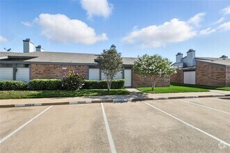 Building Photo - 644 Bellaire Dr