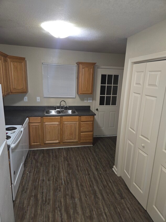 Building Photo - 526