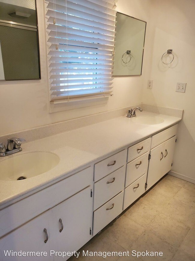 Foto del edificio - 4 br, 2.5 bath House - 6110 S Pittsburgh St.