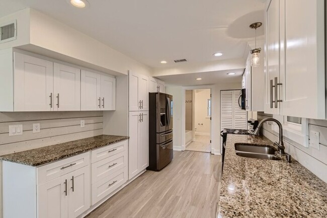 Building Photo - 6547 49Th Avenue N, St Petersburg, FL, 33709