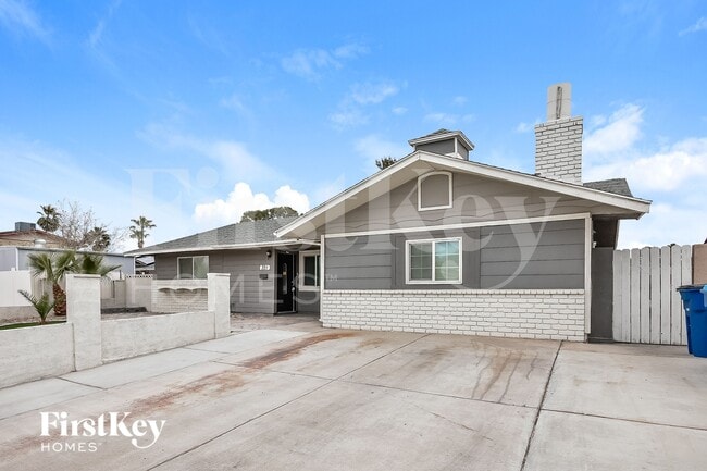 Building Photo - 321 Redstone St